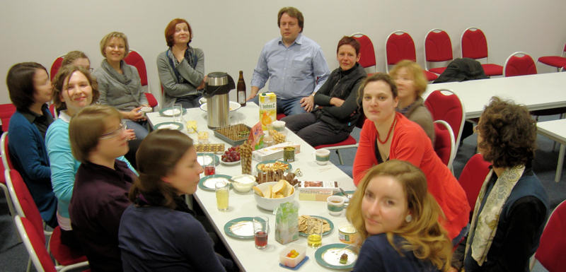 Restauratorinnen nebst Prof. Glauert Restauratorinnen nebst Prof. Glauert
